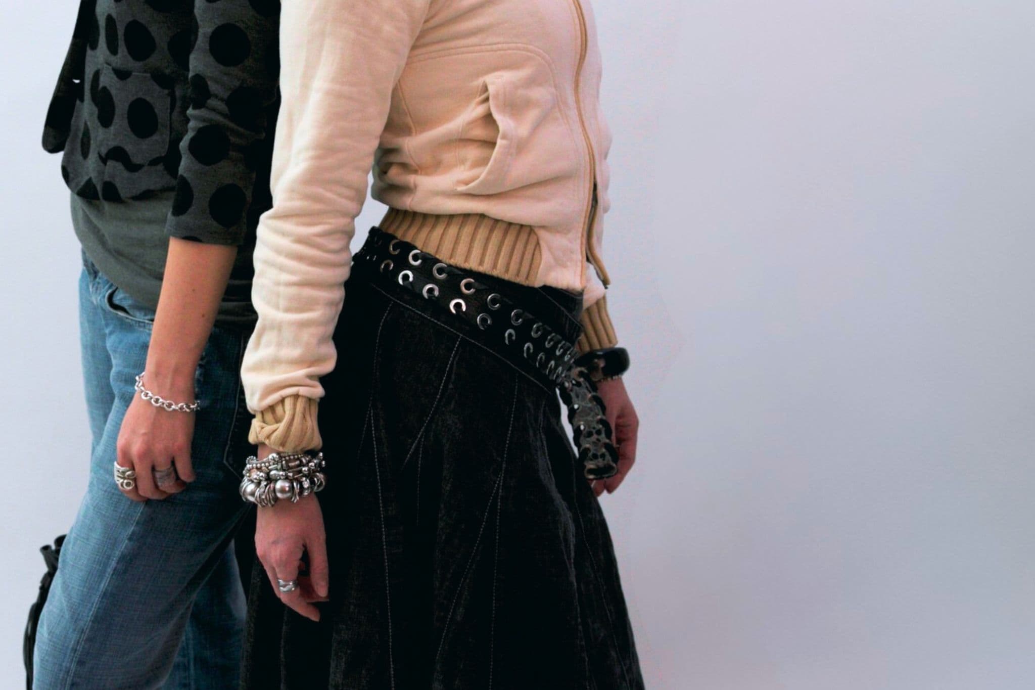 2 Models in vintage streetwear layering outfit